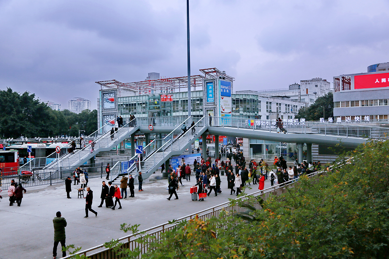 火車客站廣場人行天橋.jpg